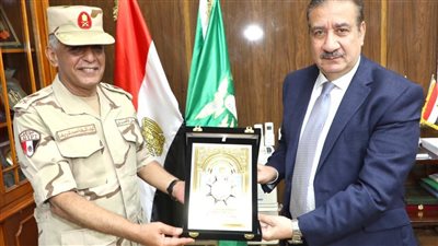 محافظ المنوفية يستقبل مدير جمعية المحاربين القدماء