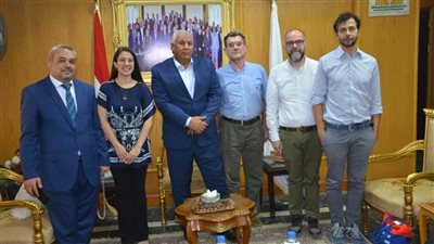 محافظ الوادي الجديد يلتقي وفدا إيطاليا لبحث التعاون المشترك