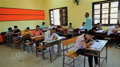 707 آلاف طالب بالثانوية العامة يؤدون اليوم امتحان الاقتصاد والإحصاء