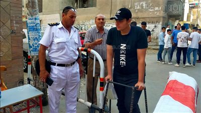 المشاهد الأولى لامتحانات الثانوية العامة 2022.. عصا إلكترونية وبوابات تعقيم.. وأب يرافق نجله المصاب بالشرقية| فيديو وصور