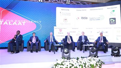 خبراء: التكنولوجيا عنصر أساسي لجميع الصناعات.. وفرس الرهان لعبور الأزمات 