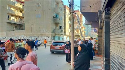 الأمن يمنع أولياء أمور طلاب الثانوية من الوقوف أمام لجان الامتحانات بالشرقية | صور