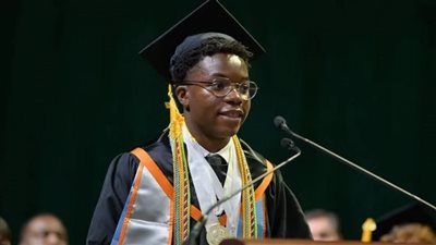 طالب ثانوي يحصل على 2 مليون دولار منح دراسية 