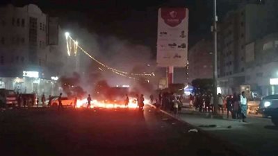 لليوم الثاني.. احتجاجات عدن تتواصل بسبب ارتفاع أسعار الوقود