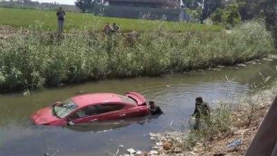 مصرع 3 أشخاص من أسرة واحدة في انقلاب سيارة داخل ترعة بسوهاج