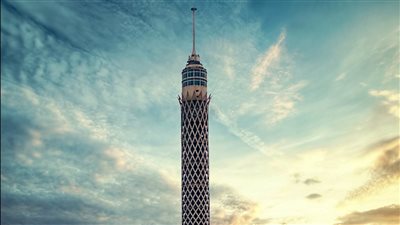 أمن القاهرة ينقذ فتاة من الانتحار بأعلى برج القاهرة