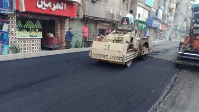 الجيزة تستكمل اعمال رصف الشوارع الرئيسية بحي العمرانية| صور