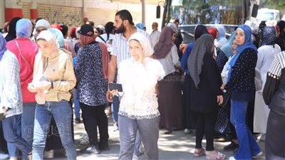 التعليم عن الاقتصاد والإحصاء.. 3 حالات غش بالموبايل.. وواحدة بساعة إلكترونية.. والأحد بداية المواد الأساسية |فيديو