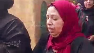 عايزة بنتى.. انهيار والدة نيرة أشرف أمام قبرها بالمحلة | فيديو 