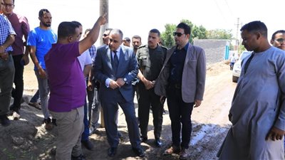  114 مشروعا يخدم 23 قرية..محافظ سوهاج يتفقد مشروعات حياة كريمة 