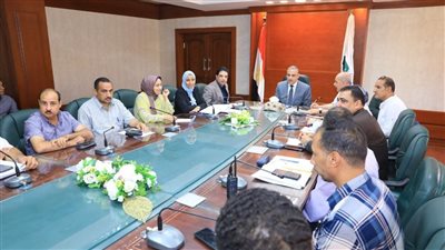 محافظ سوهاج يعقد اجتماعا لبحث لتطوير وتجديد نفق العروبة 