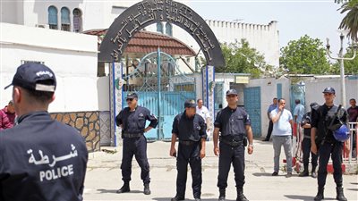 السجن والغرامة لبرلماني جزائري ساعد ابنته على الغش في الامتحان