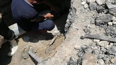 إصلاح كسر ماسورة مياه بشارع الجمهورية بأوسيم | صور