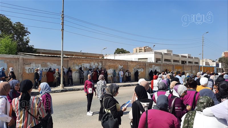 توافد الطلاب على