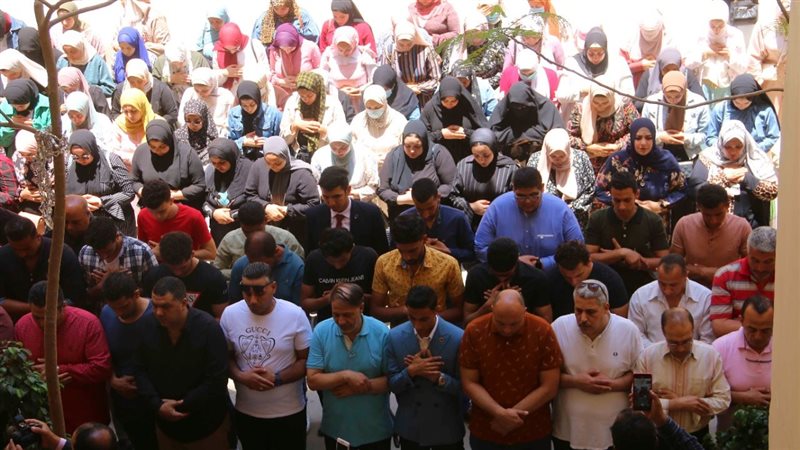 جانب من صلاة الغائب