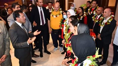 وزير الرياضة يستقبل أبطال المشروع القومي للموهبة بمطار القاهرة