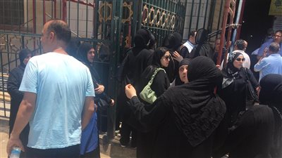 تشييع جثمان جدة الفنانة إنجي وجدان من مسجد السيدة نفيسة | صور