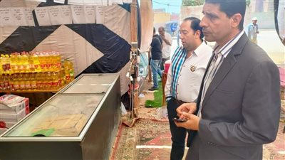رئيس مدينة الجيزة يتفقد معرض ضد الغلاء للسلع والخضار في الطالبية|صور