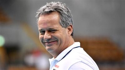 مطالب للوزارة بالتحقيق.. أزمة تجميد مدرب منتخب الطائرة تشتعل | مستندات