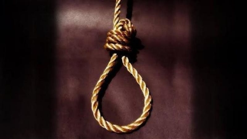 أنقذته والدته فى