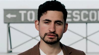 بعد اختياره لتجسيد دور محمد الفايد في the crown.. أهم الأدوار العالمية لأمير المصري