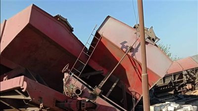 وزير النقل يكلف السكك الحديدية بإعداد تقرير عن حادث قطار البحيرة ومحاسبة المخطئ