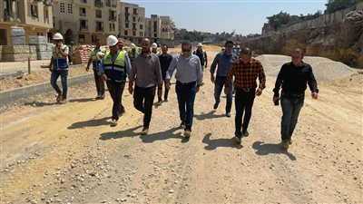 نائب وزير الإسكان يتفقد مشروع تطوير 