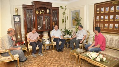 محافظ أسيوط يبحث تشغيل فرع جديد لأكاديمية السادات للعلوم الإدارية 