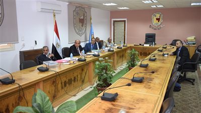 المرشحون لمنصب عمادة كلية الطب البيطري بجامعة سوهاج يعرضون خططهم التطويرية