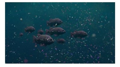 أسماك روبوتية تنظف المياه من المواد البلاستيكية الدقيقة