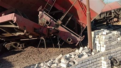 السكك الحديدية تكشف كواليس خروج قطار بضائع عن القضبان في البحيرة