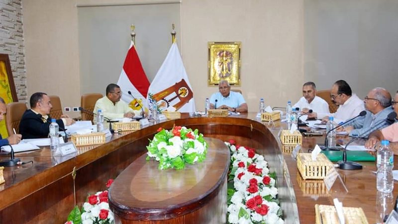 جانب من لقاء محافظ