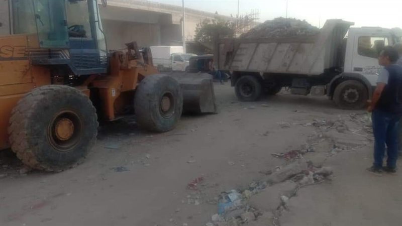 رفع مخلفات في حملة
