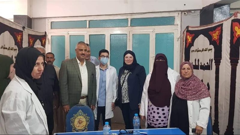 طب بنها تنظم قافلة