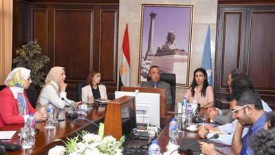 محافظ الإسكندرية يناقش مع ممثلي البنك الدولي تجربة مقاومة التغيرات المناخية