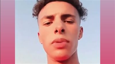 شيحة عاطف ناشئ الإسماعيلي يثير الجدل بارتداء قميص الأهلي