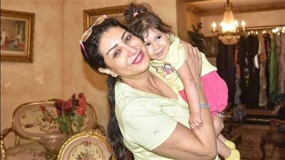 وفاء عامر تزور الطفلة رقية وتدعو جمهورها للتبرع 