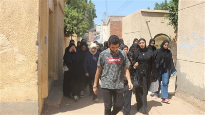 وفد من كلية الآداب جامعة المنصورة يتقدم بواجب العزاء لأسرة الطالبة نيرة أشرف |صور 