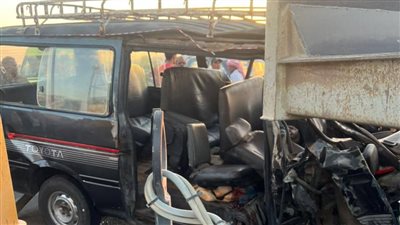 الصور الأولية لـ حادث انقلاب ميكروباص بطريقة بشعة في مطروح