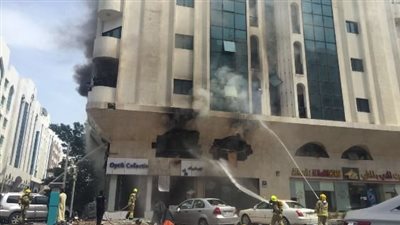 وفاة شخص وإصابة آخر في حريق بعمارة سكنية بأبو ظبي