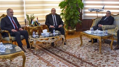 وزير الطيران يبحث مع وزير النقل الفلسطيني سبل تعزيز التعاون 