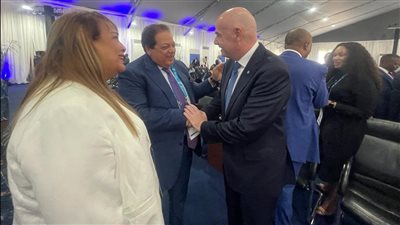 أبو العينين يلتقي رئيس الفيفا على هامش منتدى 