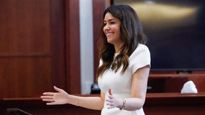 كاميل فاسكيز تنقذ حياة راكب أصيب بإغماء على متن إحدى الطائرات