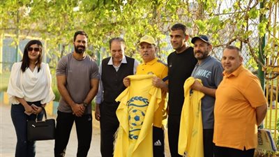 الإسماعيلي يلبي رغبة مشجع مريض بجلطة