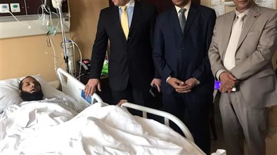 سعفان يتابع علاج ومستحقات عامل مصري أصيب في حادث بالرياض