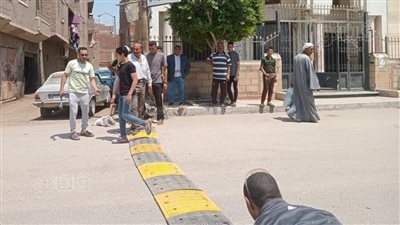 تركيب مطبات صناعية بشوارع الواسطى في بني سويف