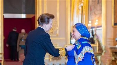 وزيرة الهجرة تهنئ رئيسة الجالية المصرية بأيرلندا لمنحها وسام الإمبراطورية 