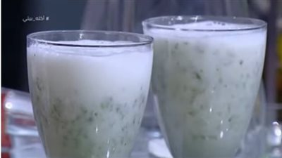 انسي الحر.. اعرفي طريقة عمل سموزي الليمون بالنعناع المثلج | فيديو 