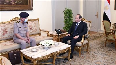  شاهد.. الرئيس السيسي يستقبل الفريق أول محمد زكي وزير الدفاع والإنتاج الحربي
