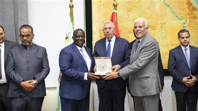 السيد خليفة: المشروعات الزراعية العملاقة نموذجا للأمن الغذائي وتجربة نجاح يمكن تكرارها في المنطقة الأفريقية